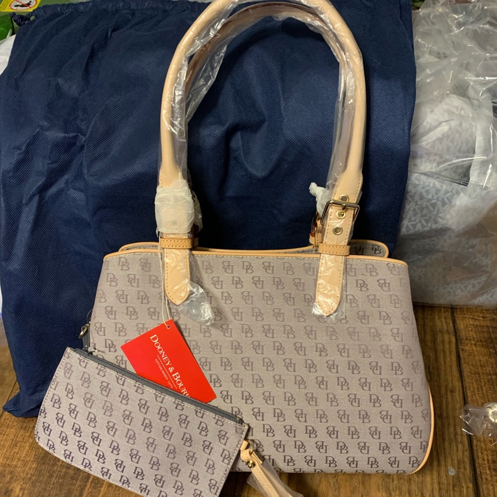 BNWT Dooney & Bourke Buckle Satchel 👜 Authentic Rare